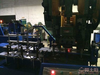 【艾柔美廠家直銷衛生棉棒脫脂棉簽天然純棉方盒木棒棉簽化妝美甲清潔棉棒方形棉簽200支裝】深圳市南山區鴻美欣美容用品商行 - 產品庫