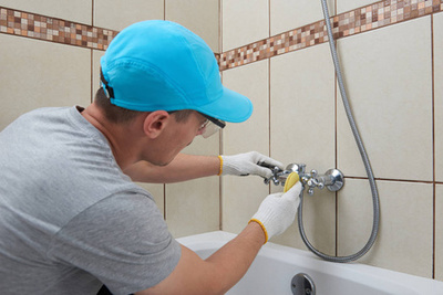 男士清潔金屬水龍頭