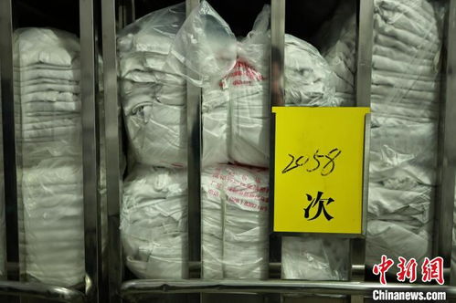 探訪列車臥具洗滌車間 每天清洗約10萬件的潔凈之旅